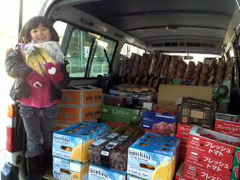 Kozmoz Food Bank Kansai delivered over 300,000 kg of food in 2013